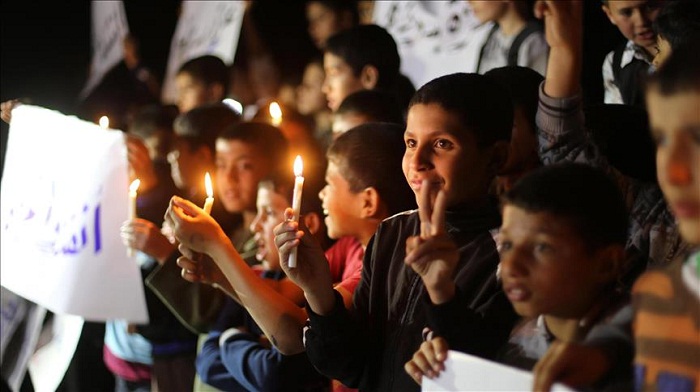 Gaza: Des bougies pour protester contre la pénurie d’électricité